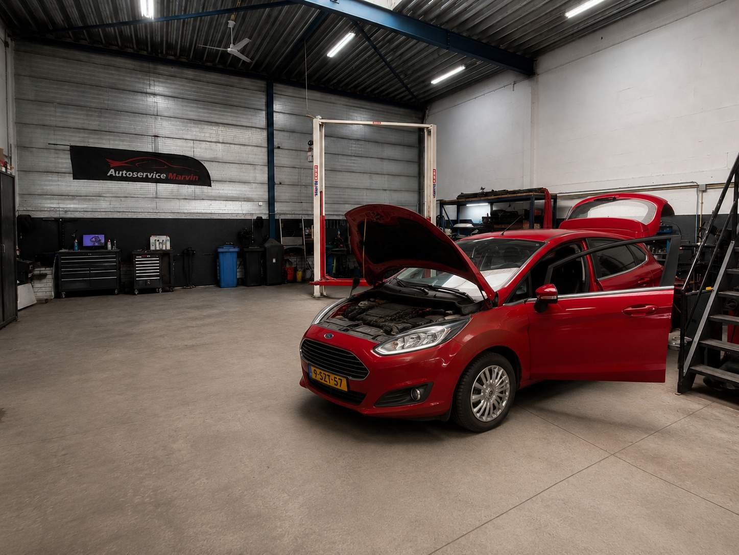 Aircoservice aan een auto bij Autoservice Marvin in Cuijk