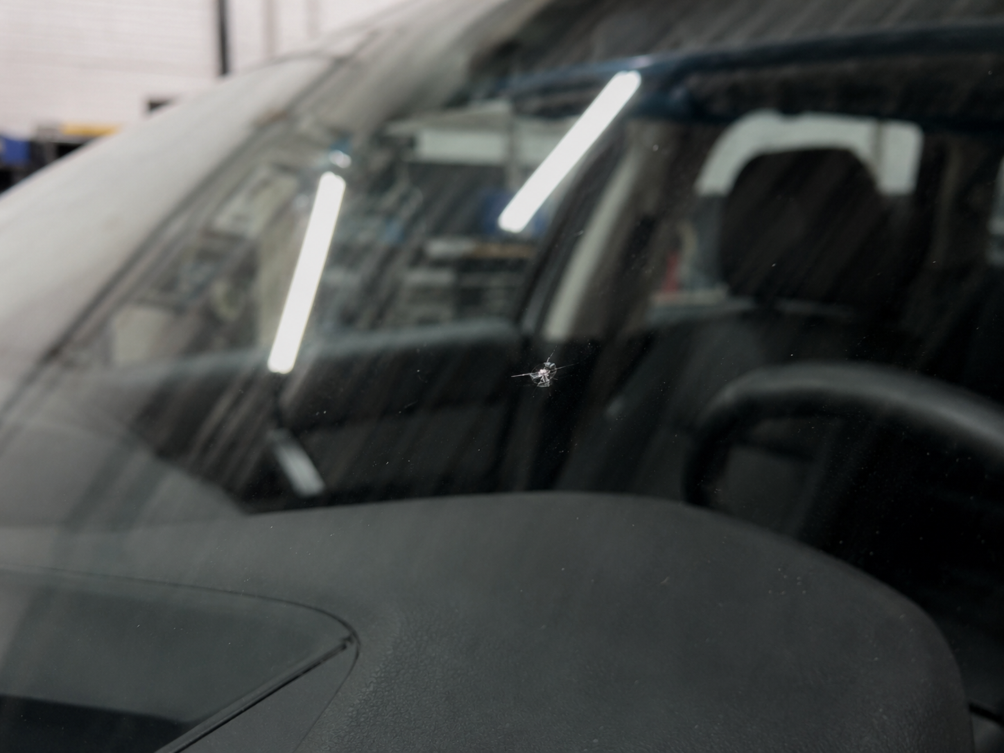 Sterretje in een autoruit repareren bij Autoservice Marvin in Cuijk