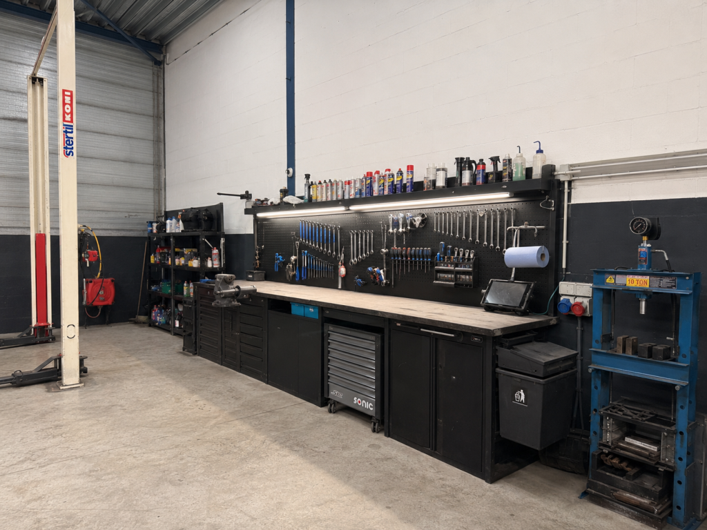 Auto in de werkplaats van Autoservice Marvin in Cuijk